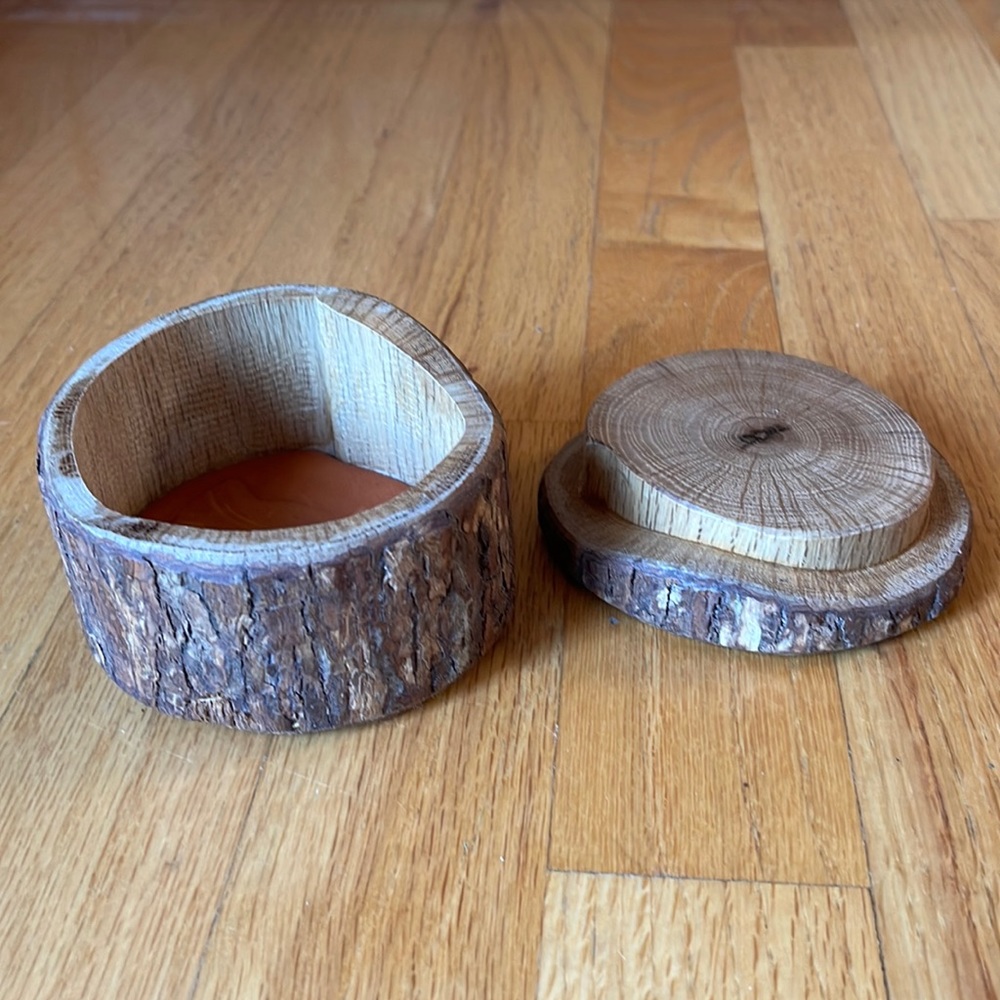 Wood trinket box